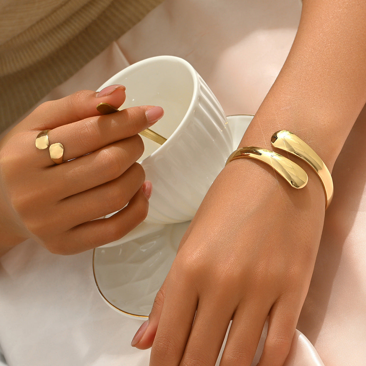 Simple Geometric Glossy Bracelet Ring Set